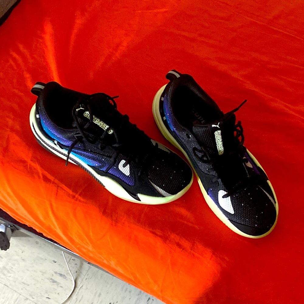I’m selling a pair of Men Puma sneakers Mario Brothers edition for $150 size 8.5